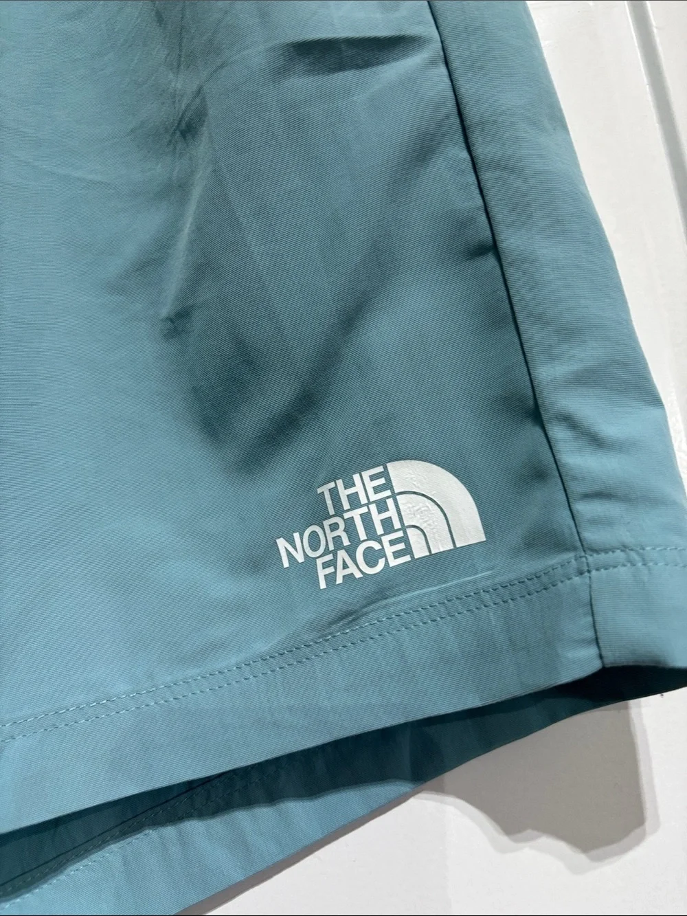 The North Face lined,water repellent elastic waist,hip pockets,zipper pocket
